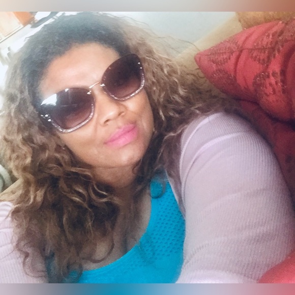 Miu Miu  Women sunglasses worn once in excellent condition - Picture 5 of 5